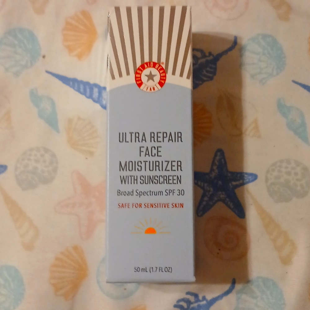 First Aid Beauty Ultra Repair Face Moisturizer with Sunscreen 30 SPF